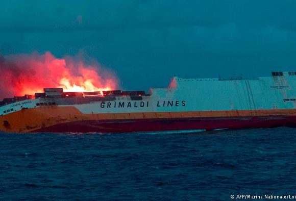 europe times european daily trending world newsOil slick threatens Brittany coast after cargo ship sinks2