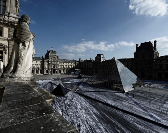 europe times european daily trending world news Visitors shred the Louvre's giant paper artwork